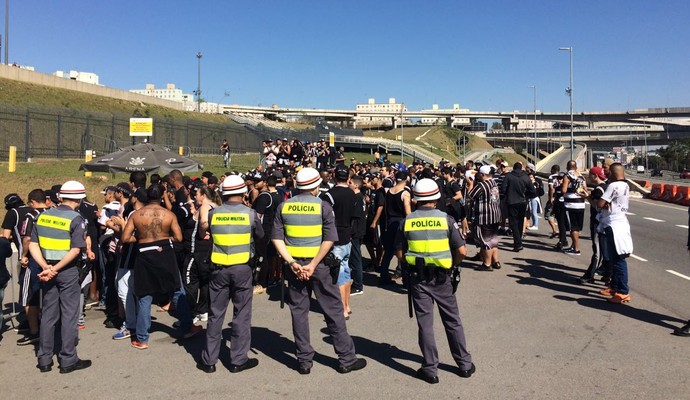 Com protesto, Corinthians derruba Chapão e tem novo método de eleição