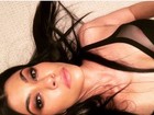 Kourtney Kardashian exibe parte do seio na web