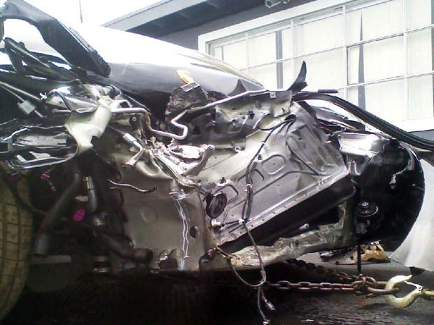 Imagem do carro de Lindsay Lohan após o acidente (Foto: AP)
