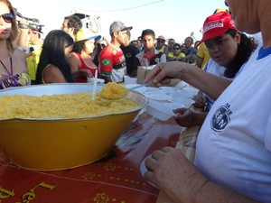 Caminhada do cuscuz (Foto: Jaqueline Almeida/G1)