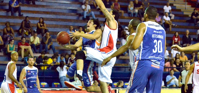 Bauru Basquete x Pinheiros, Ricardo Fischer, NBB 7 (Foto: Henrique Costa / Bauru Basket)