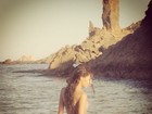 Lea T posa sem roupa no mar de Ibiza