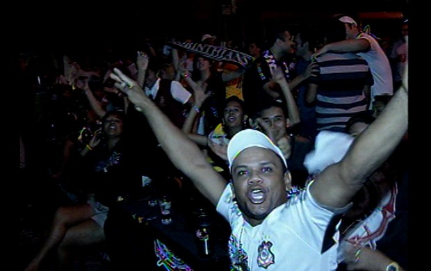 Torcedores em Belém comemoraram o título do Corinthians (Foto: Reprodução/TV Liberal) Torcedores em Belém comemoraram o título do Corinthians (Foto: Reprodução/TV Liberal)