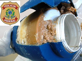 PF apreende cocaína escondida em garrafa térmica em Jaboatão, PE (Foto: Polícia Federal / Divulgação)