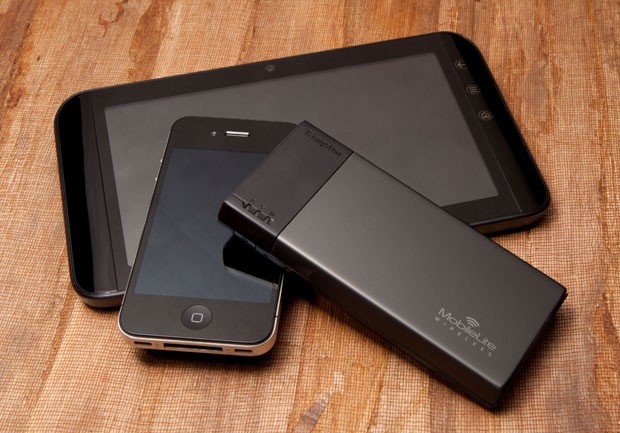 Tamanho do MLW comparado com outros aparelhos (Foto: Divulgação/Kingston)