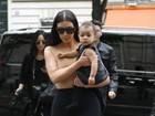 Filha de Kim Kardashian viaja sem os pais e tem tratamento vip, diz site