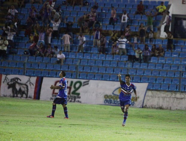 Ideilson comemora gol pelo Maranhão na Série D do Brasileiro (Foto: De Jesus/O Estado)