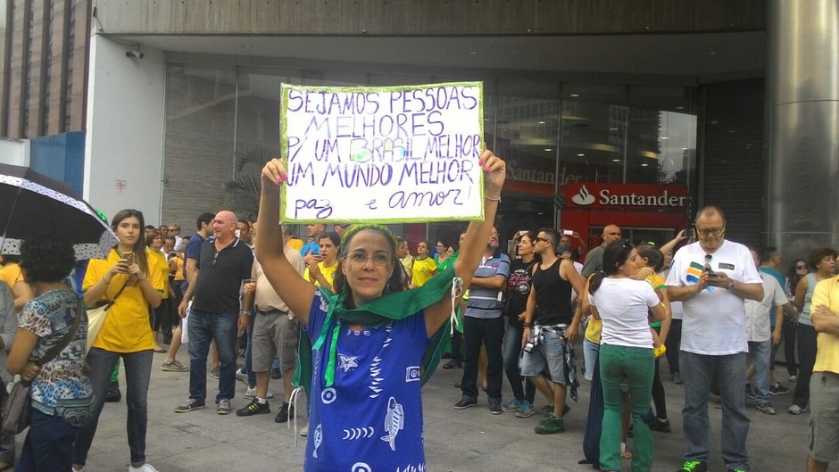 A massoterapeuta Elza Pereira pede paz e tranquilidade aos manifestantes. 