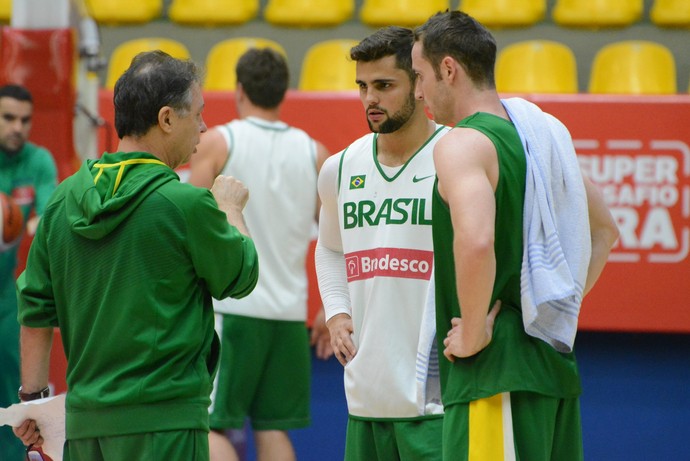 Treino seleção brasileira de basquete em Mogi das Cruzes (Foto: Cairo Oliveira)