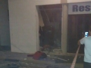 Explode caixa eletrônico em empresa de Taubaté (Foto: Arquivo Pessoal)