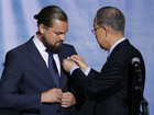 De barba e 'rabinho de cavalo', Leonardo DiCaprio recebe título