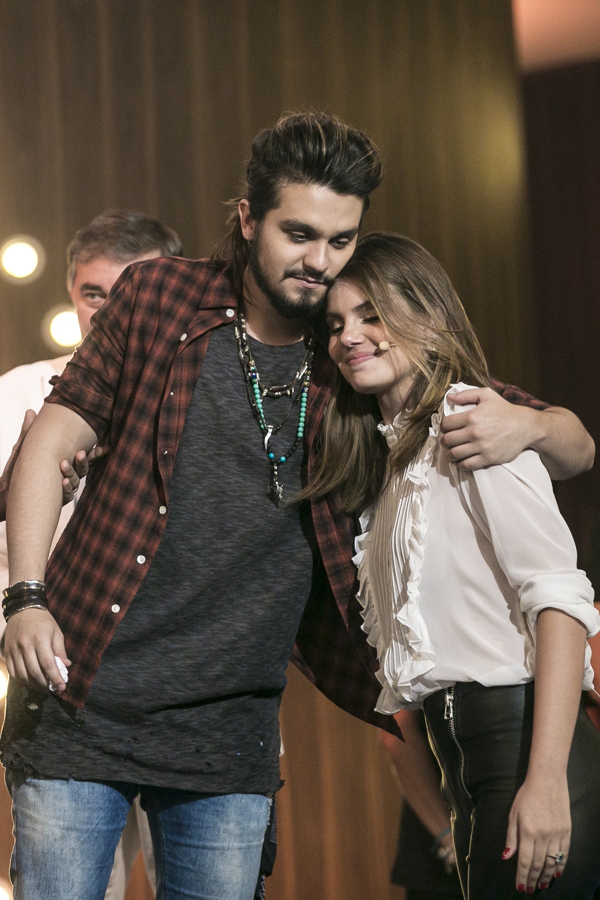 Luan Santana e Camila Queiroz são pura amizade na estreia do ... - Globo.com