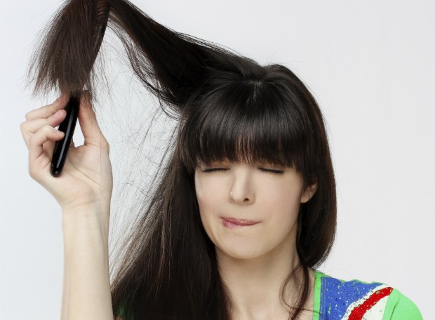 Cinco dicas infalíveis para disfarçar o cabelo oleoso