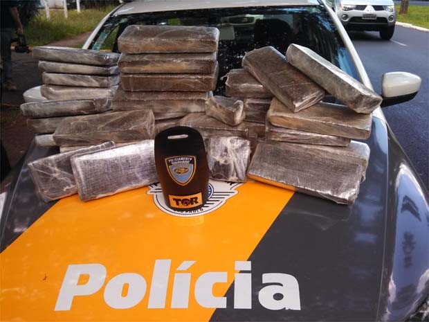 G1 Polícia Militar Apreende 50 Quilos De Maconha Em Rodovia De