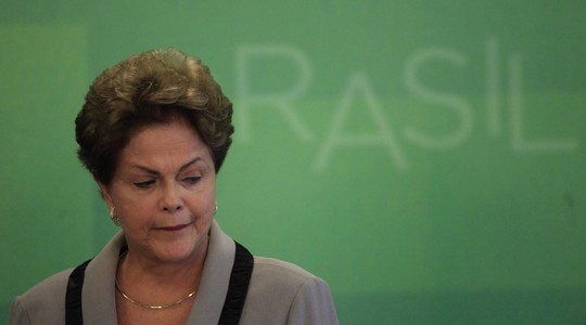 A presidente Dilma Rousseff fala pela primeira vez após protestos de 15 de março (Foto: EFE/Fernando Bizerra Jr)