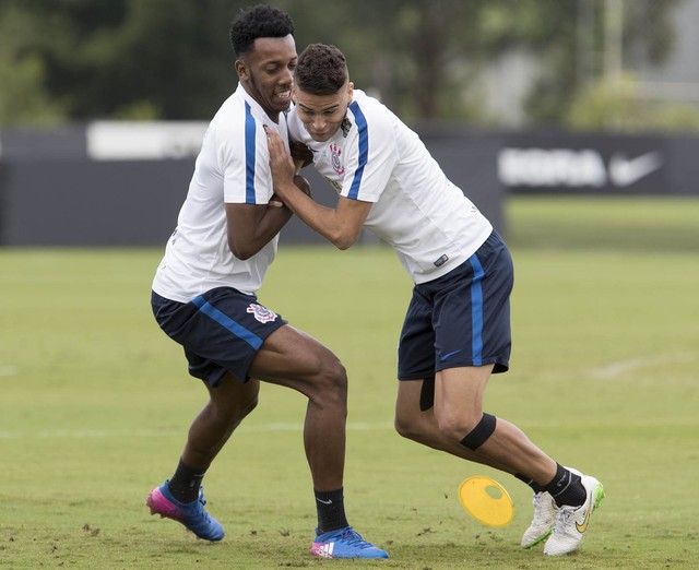 Corinthians prepara renovação de contrato com quatro jogadores; veja detalhes