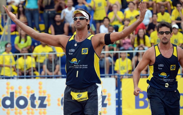 Ricardo e Pedro Cunha são campeões da etapa de Belo Horizonte do Circuito Brasileiro de vôlei de praia (Foto: Mauricio Kaye / CBV)