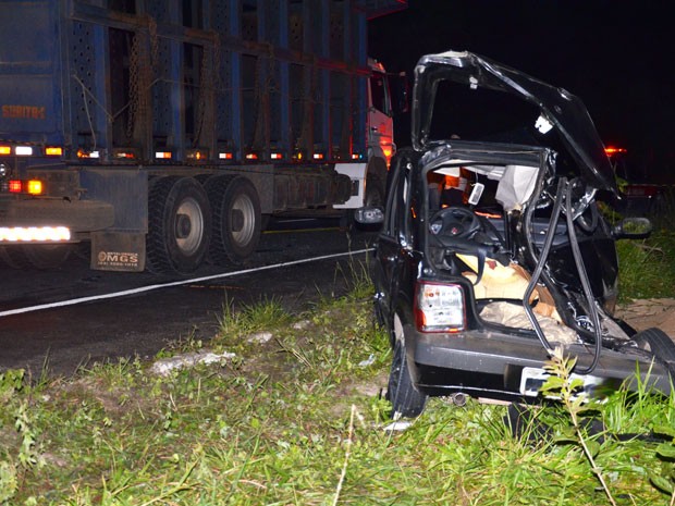 Acidente de trânsito com treminhão deixou duas pessoas mortas na PB-008 em João Pessoa (Foto: Walter Paparazzo/G1)