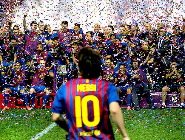 Messi na comemoração do Barcelona da Copa do Rei (Foto: AP)