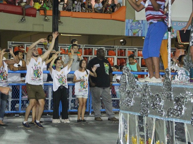 Cleo Pires desfila para escola mirim da Grande Rio (Foto: Rodrigo dos Anjos / AgNews)