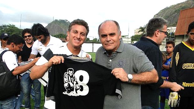 Luciano Huck visita o Botafogo (Foto: Reprodução / Twitter)