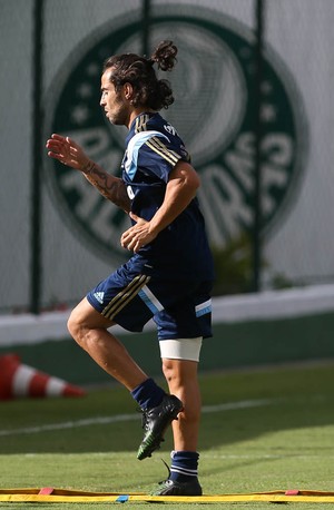 Sampaoli ignora pedido de dispensa e convoca Valdivia para seleção chilena