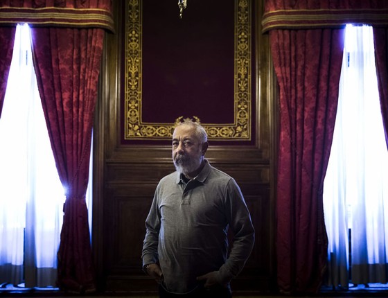 O escritor cubano Leonardo Padura em Madri,em 2015 (Foto: Emilio Naranjo/EFE)