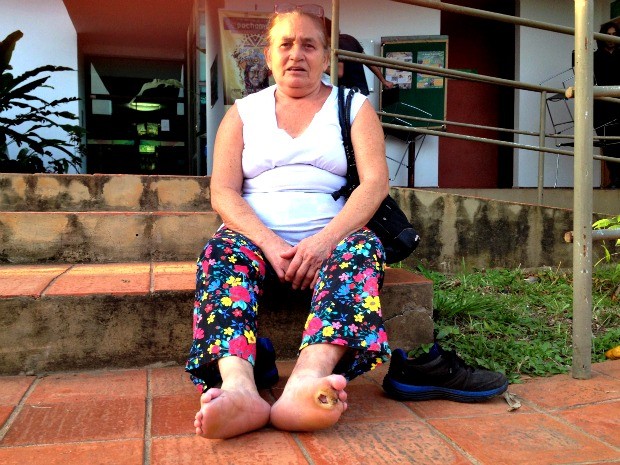 Luiza lembra das dificuldades que teve devido a doença. (Foto: Veriana Ribeiro/G1)