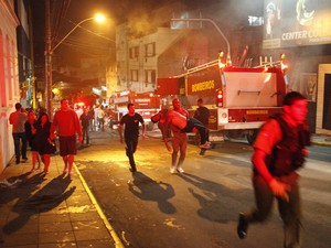 O incêndio foi na boate Kiss, em Santa Maria, na Região Central do Rio Grande do Sul (Foto: Germano Roratto/Agência RBS)