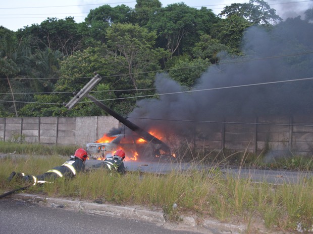 Acidente deixou mais de mil unidades consumidoras sem energia (Foto: Walter Paparazzo/G1)