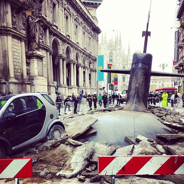 Ação de marketing aconteceu no centro de Milão e surpreendeu transeuntes (Foto: Reprodução/Instagram/Jan-Zbigniew Wróblewski)