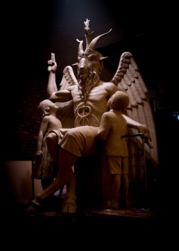 Escultura de Satã será exibida em cerimônia secreta nos EUA (Foto: The Satanic Temple/AP)
