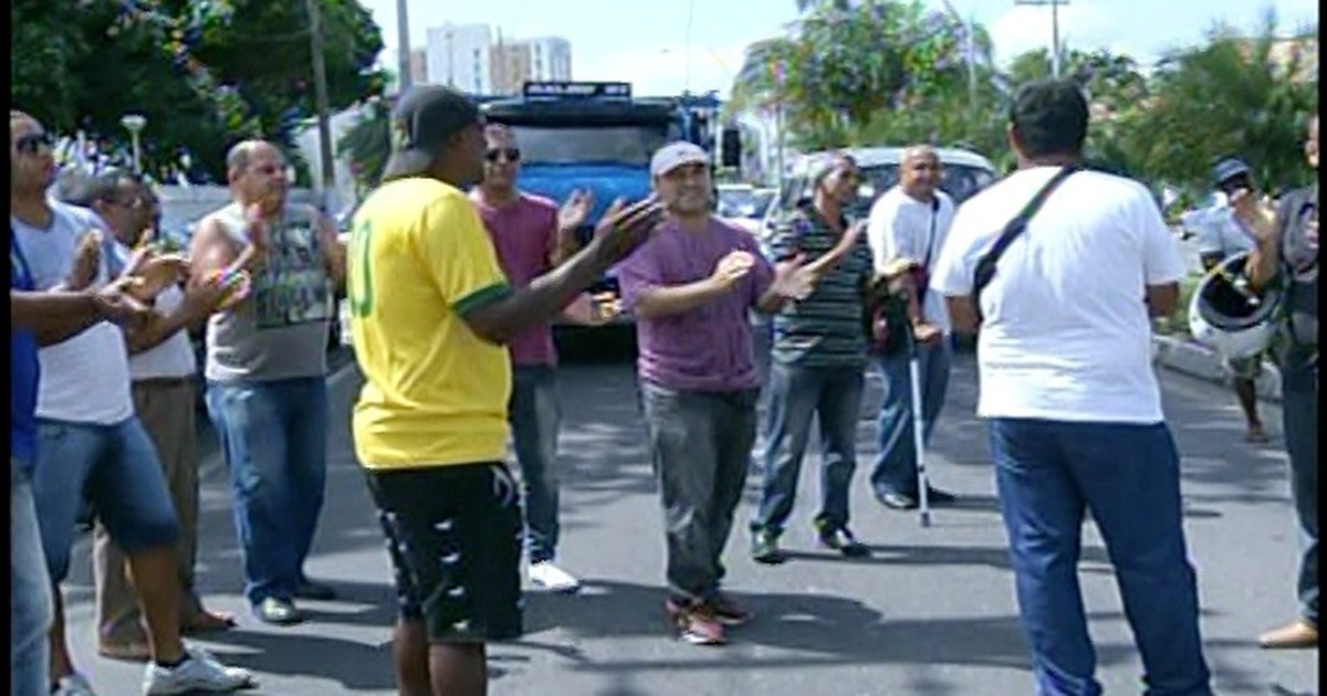 G1 Ex Funcionários Da Prefeitura De Campos Rj Fazem Manifestação