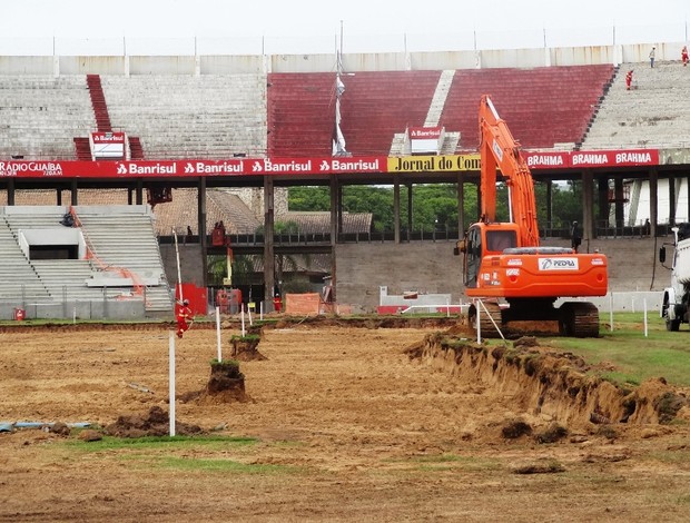 O campo de jogo ficará mais centralizado em relação ao local que está hoje (Foto: Tomas Hammes / GLOBOESPORTE.COM)