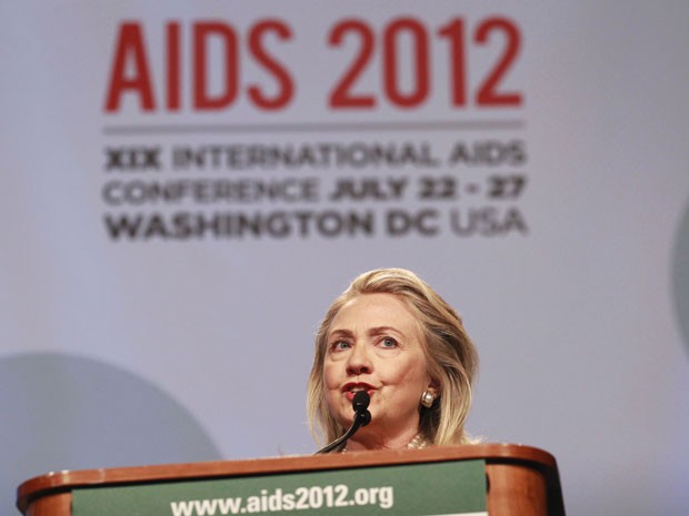 A secretária de Estado dos EUA, Hillary Clinton, discursa durante conferência científica sobre a Aids que acontece em Washington. (Foto: Kevin Lamarque/Reuters)