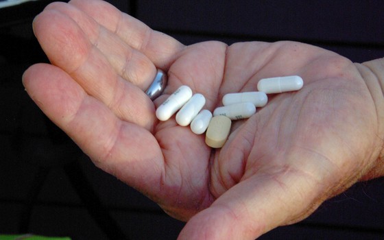 Comprimidos de sofosbuvir, o medicamento que aumentou chances de cura da hepatite C (Foto: Bob Ecker/Getty Images)