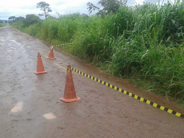 Corpo foi encontrado às margens da MS-441 (Foto: Osvaldo Nóbrega/ TV Morena)