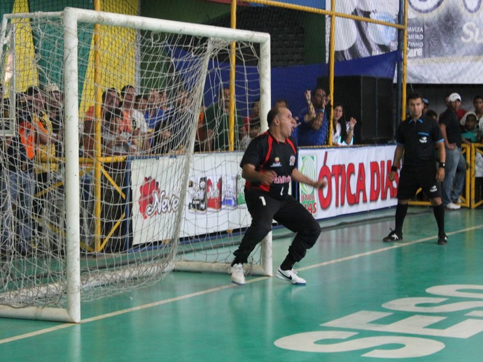 Goleiro Cícero é herói da conquista de Cabrobó  (Foto: Emerson Rocha) Goleiro Cícero é herói da conquista de Cabrobó  (Foto: Emerson Rocha)