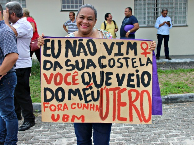 Protesto também enfatizou a violência contra a mulher no Amazonas (Foto: Sérgio Rodrigues/ G1 AM)