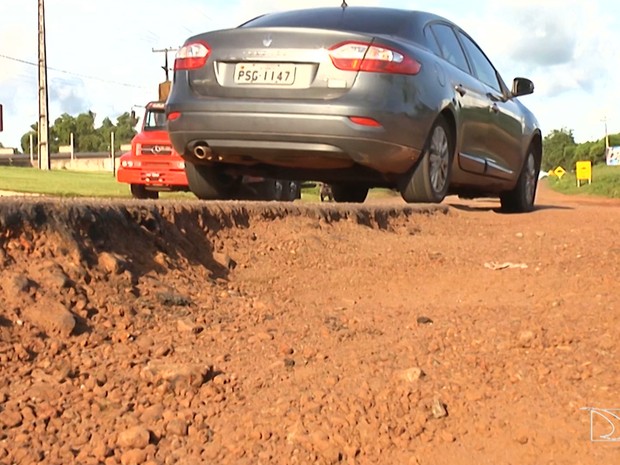 Trecho afetado da rodovia passa pela a zona urbana de Bacabal. (Foto: Reprodução/TV Mirante) Trecho afetado da rodovia passa pela a zona urbana de Bacabal. (Foto: Reprodução/TV Mirante)