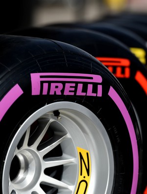 Pirelli lançou pneus ultramacios (faixa roxa) e passou a disponibilizar três tipos de compostos por etapa