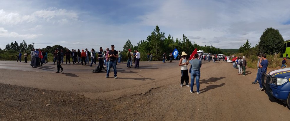 Campos Novos tamb&eacute;m registrou bloqueio na BR-282 (Foto: PRF)