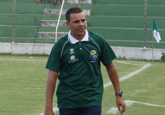 Evandro Guimarães, técnico do Coruripe (Foto: Leonardo Freire/GloboEsporte.com)
