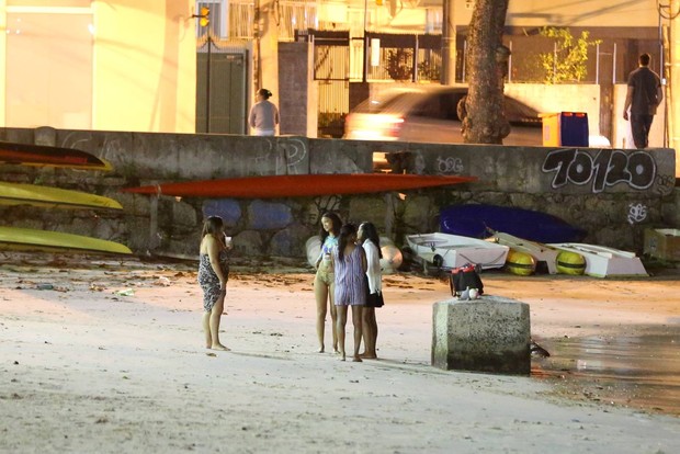 Rihanna vai a Praia a noite  (Foto: André Freitas / Agnews)