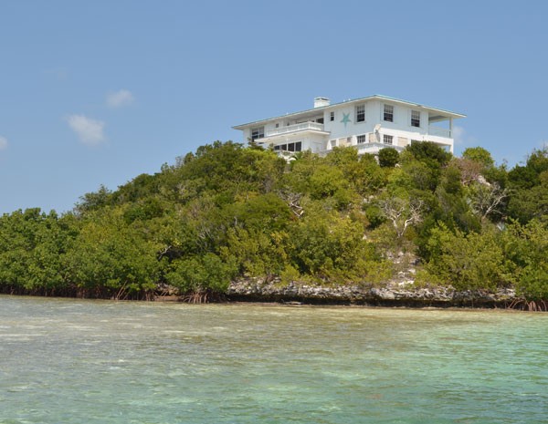 Casa principal da ilha Big Grand Cay, a maior do arquipélago das Bahamas. (Foto: www.vladi-private-islands.de)