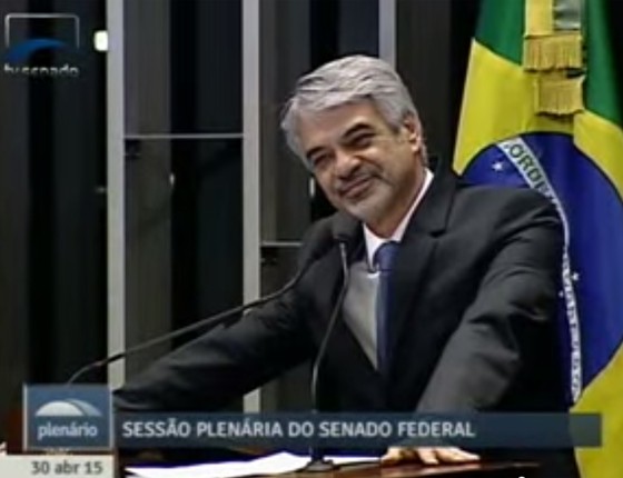 O baixinho atrevido: Humberto Costa, senador (Foto: Reprodução / YouTube)