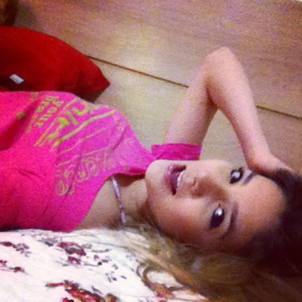 Bruna Santana, irmã de Luan Santana, faz pose sexy em rede social (Foto: Instagram)