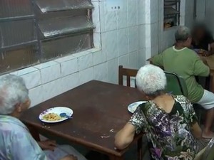Polícia busca 25 idosos que saíram de abrigo suspeito de maustratos (Foto: Reprodução/TV Bahia)
