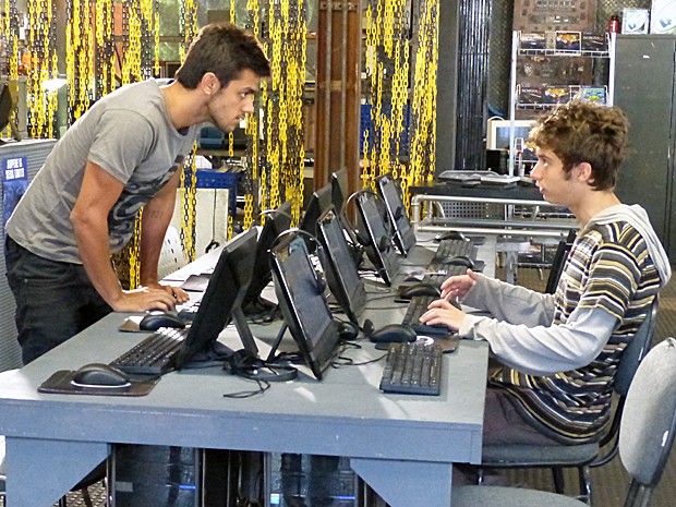 Cobra fica curioso e quer saber mais, só que João só quer jogar! (Foto: Gshow) Cobra fica curioso e quer saber mais, só que João só quer jogar! (Foto: Gshow)