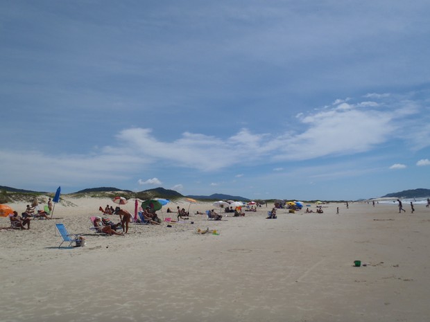 Praia do Novo Campeche nesta manhã (Foto: Foto: Luíza Fregapani/G1)
